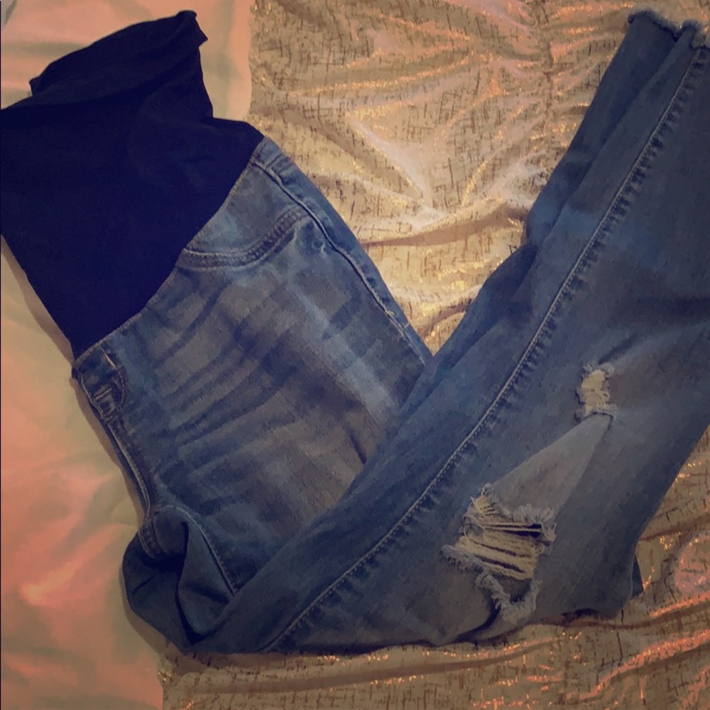 Ripped maternity skinny jeans
